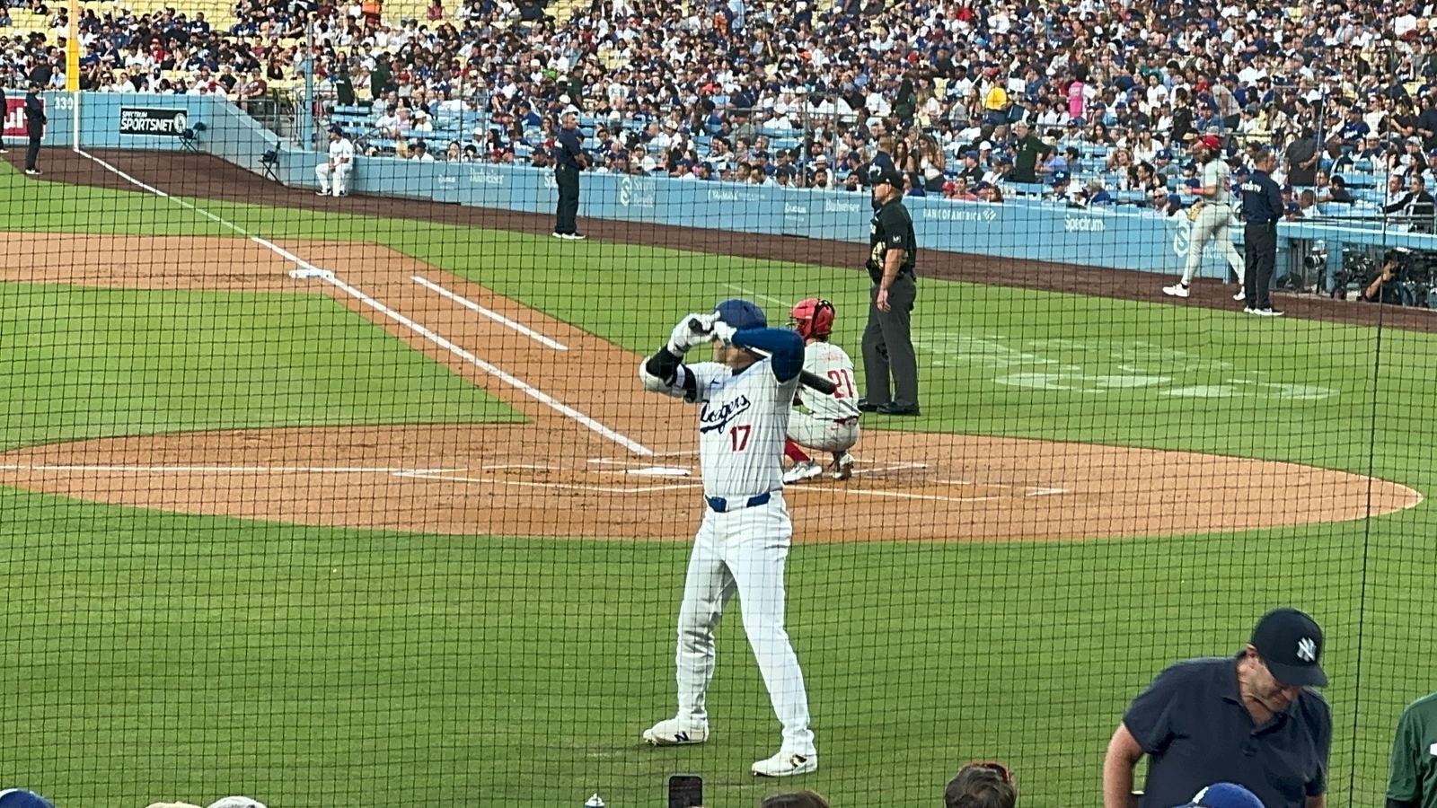 11FDから見た大谷翔平のネクストバッターズサークル