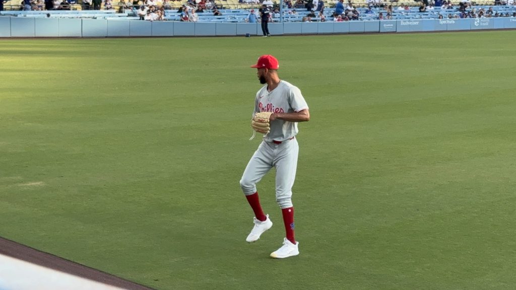 ドジャースタジアム ホームランシート｜試合前の練習がめちゃくちゃ近い