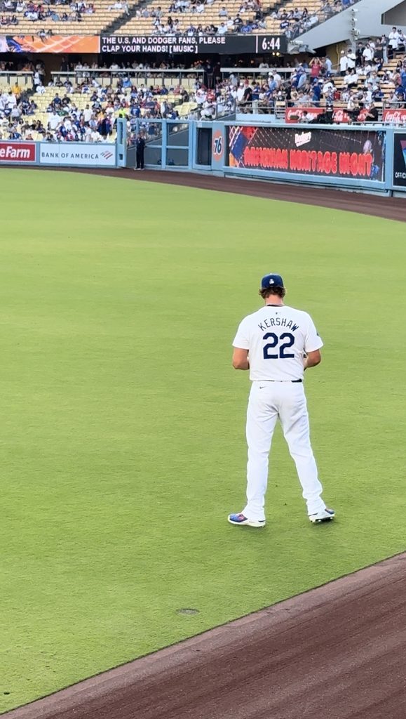 ドジャースタジアム ホームランシート｜試合前の練習がめちゃくちゃ近い（写真2）