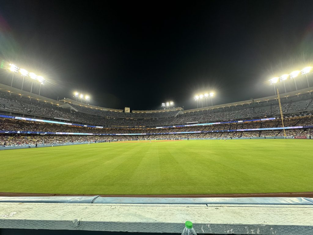 ドジャースタジアムの座席比較|① RHRD Row 1|2024年8月6日(写真4)