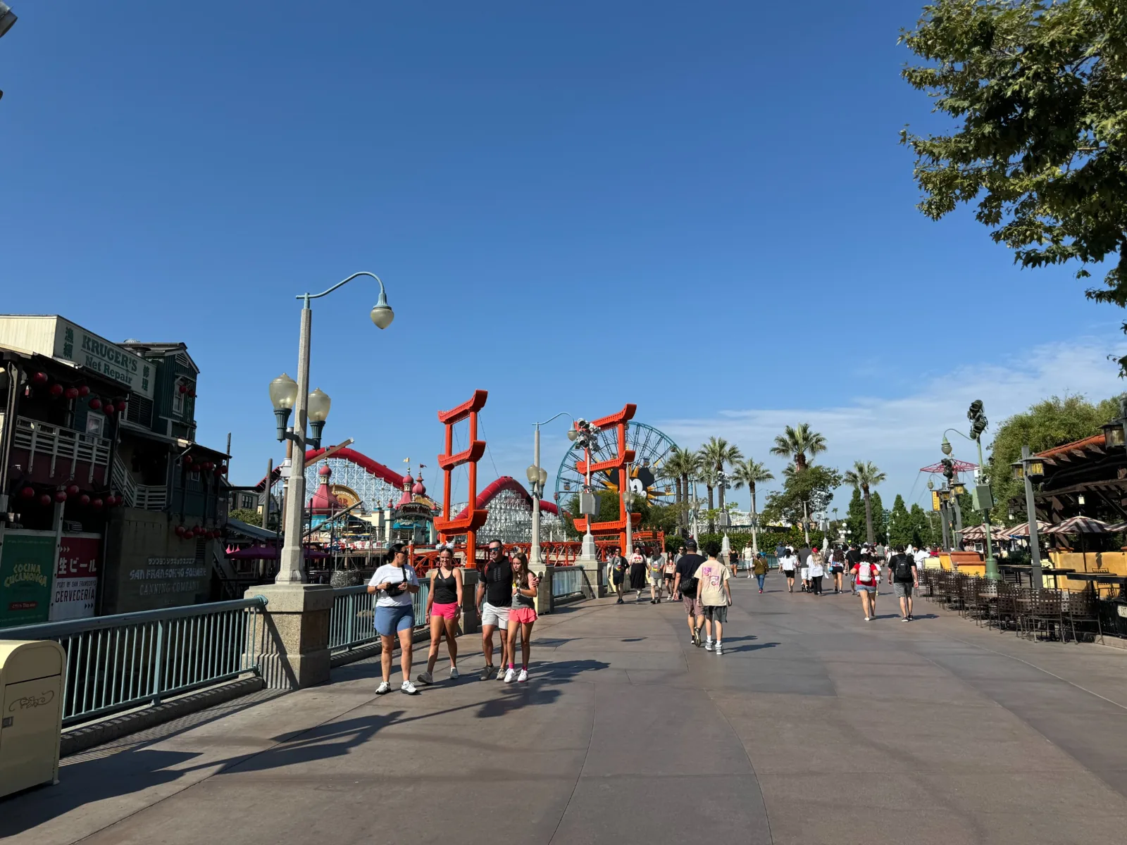 夏休み朝のDisney California Adventure Park園内