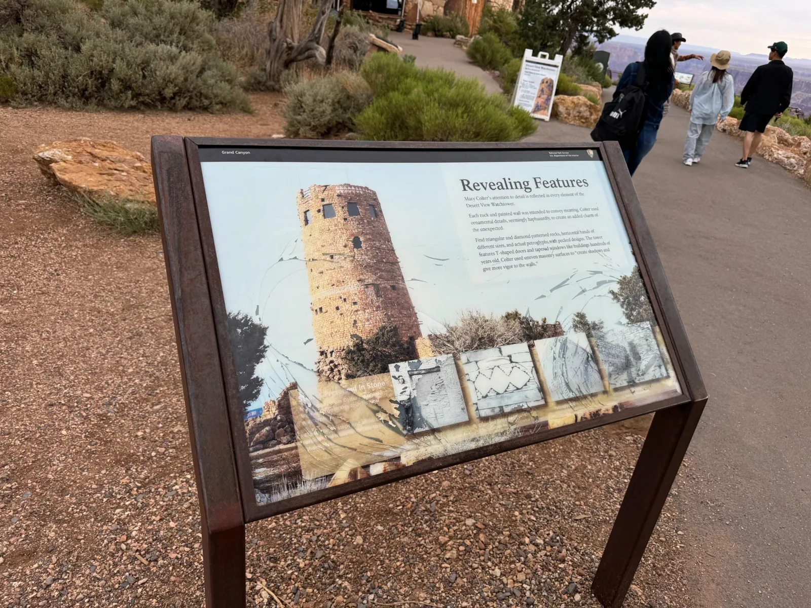 グランドキャニオンのDesert View Watchtowerを紹介する案内板