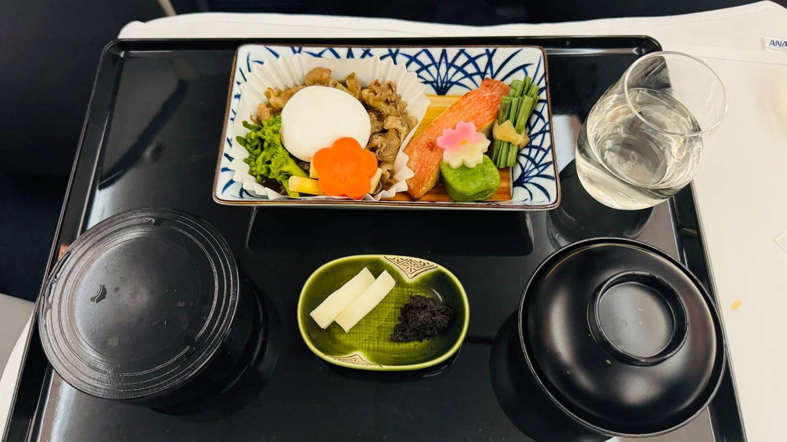 羽田からロサンゼルスへ向かうANAビジネスクラスで選んだ和食の機内食