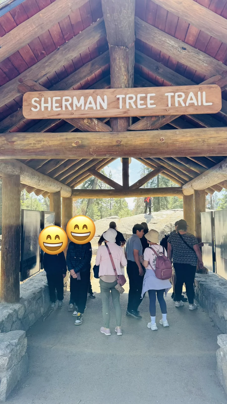 セコイア国立公園のSHERMAN TREE TRAIL入口