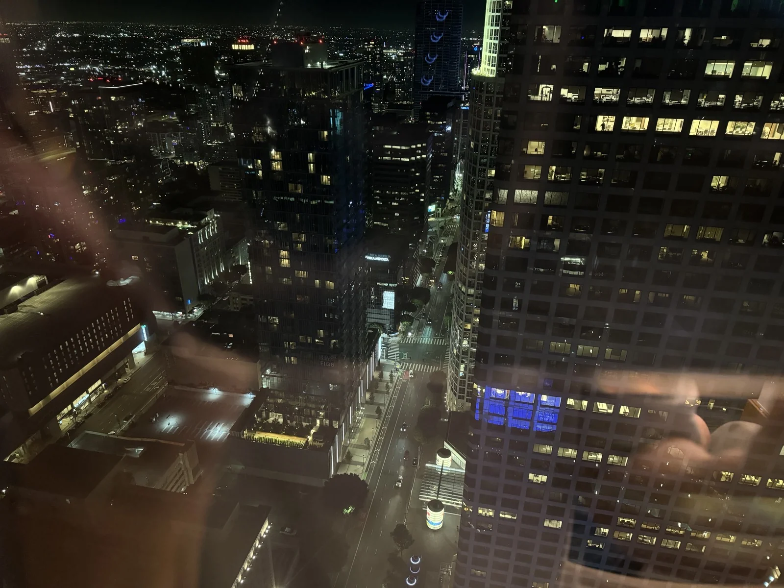 インターコンチネンタル高層階の客室から見たロサンゼルスの夜景