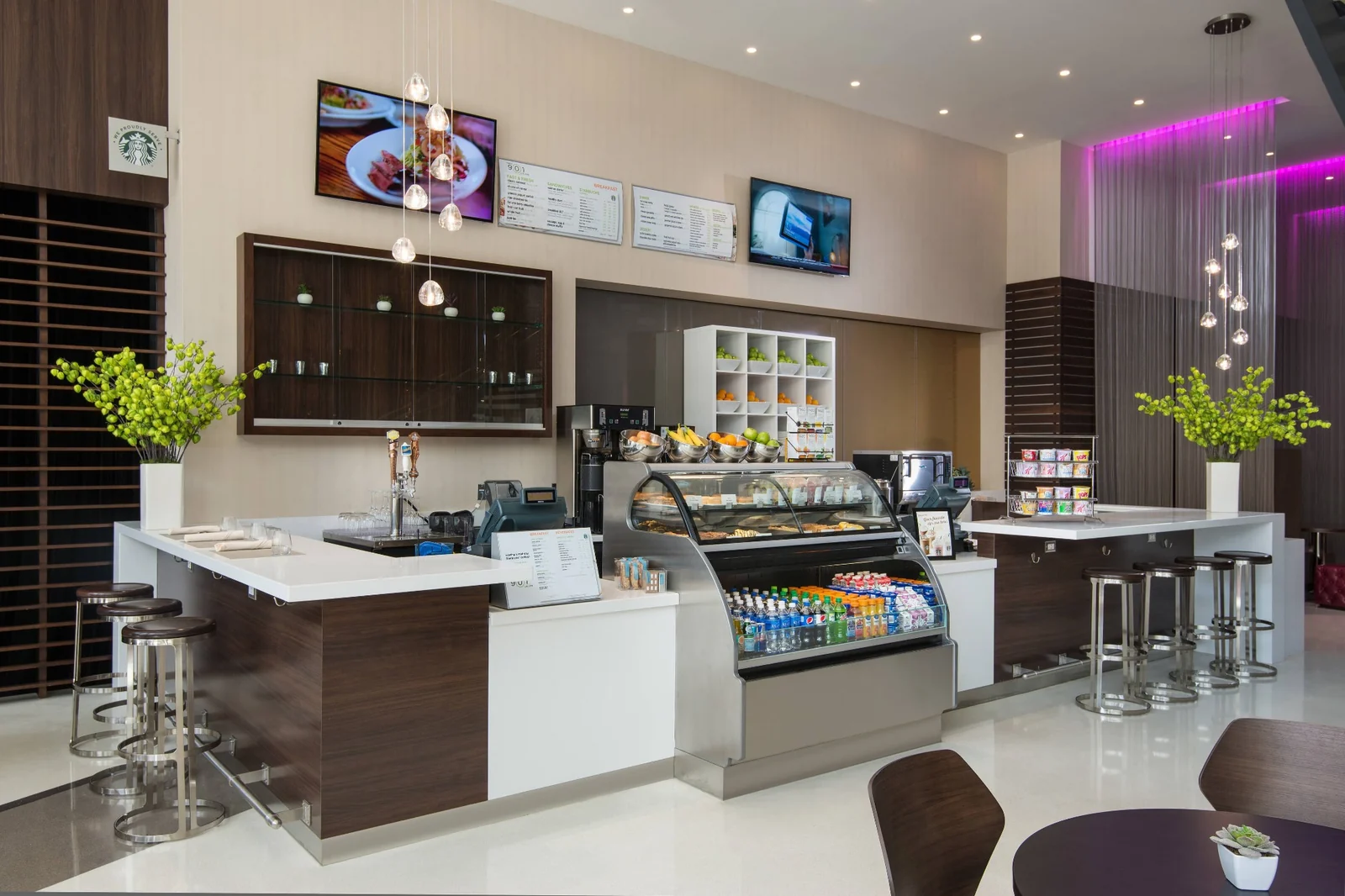 Residence Inn Los Angeles L.A. LIVEの1階ショップ・カフェ