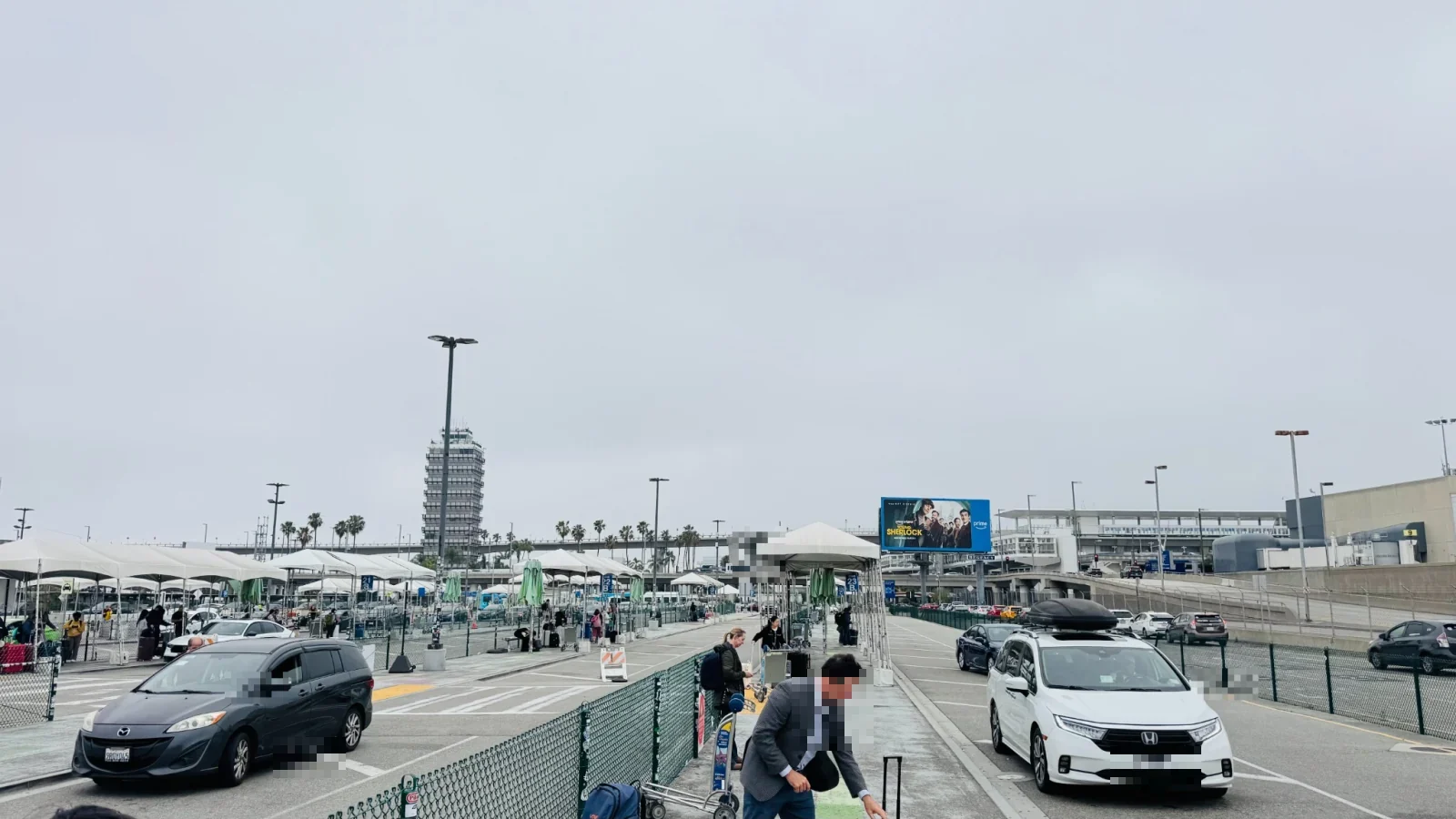 LAX-itのUberやLyft用の実際の配車アプリ乗り場