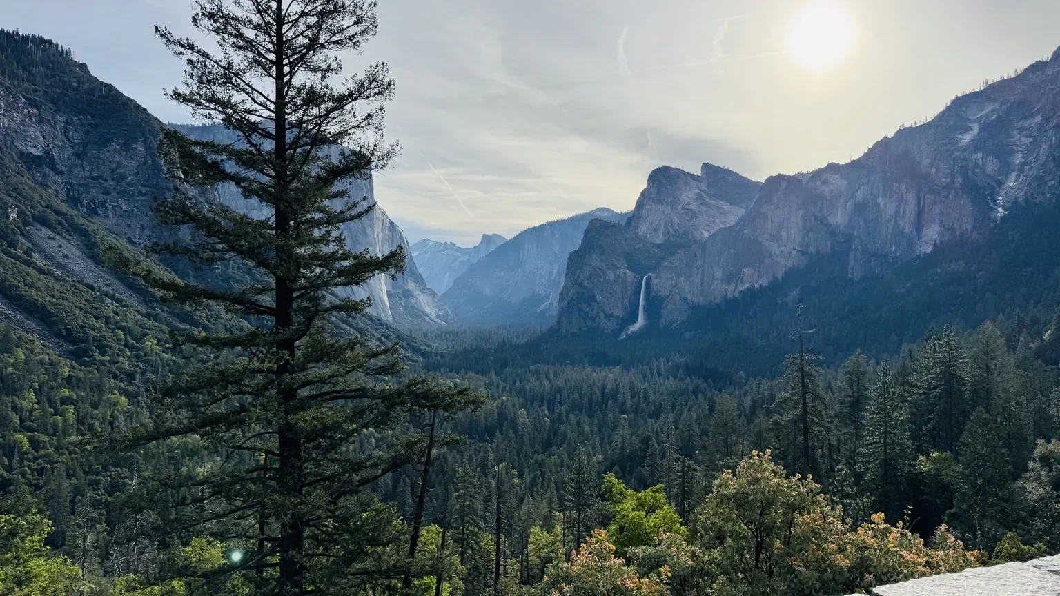 VELTRAの1泊2日ツアーで訪れたヨセミテ国立公園のTunnel View