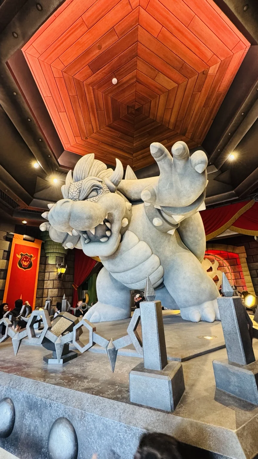Universal Studios HollywoodのSUPER NINTENDO WORLDにあるクッパ像
