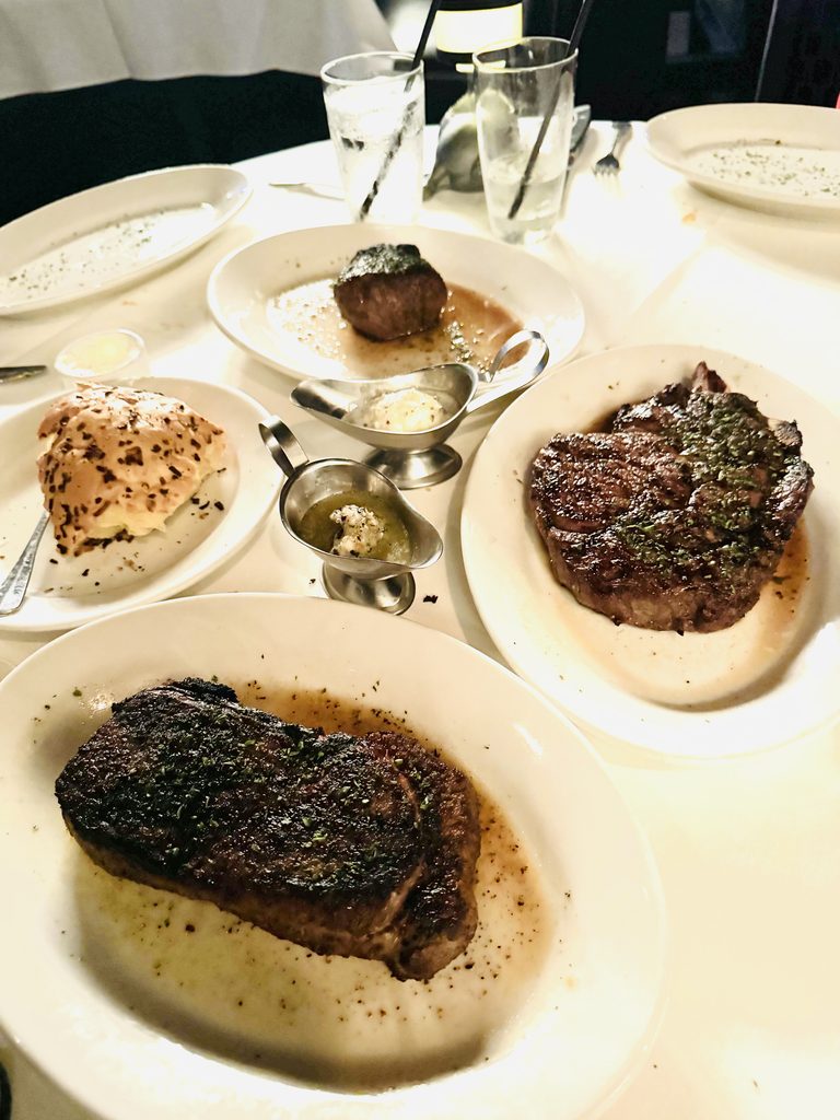 これぞアメリカ!という肉はやっぱり食べたい。