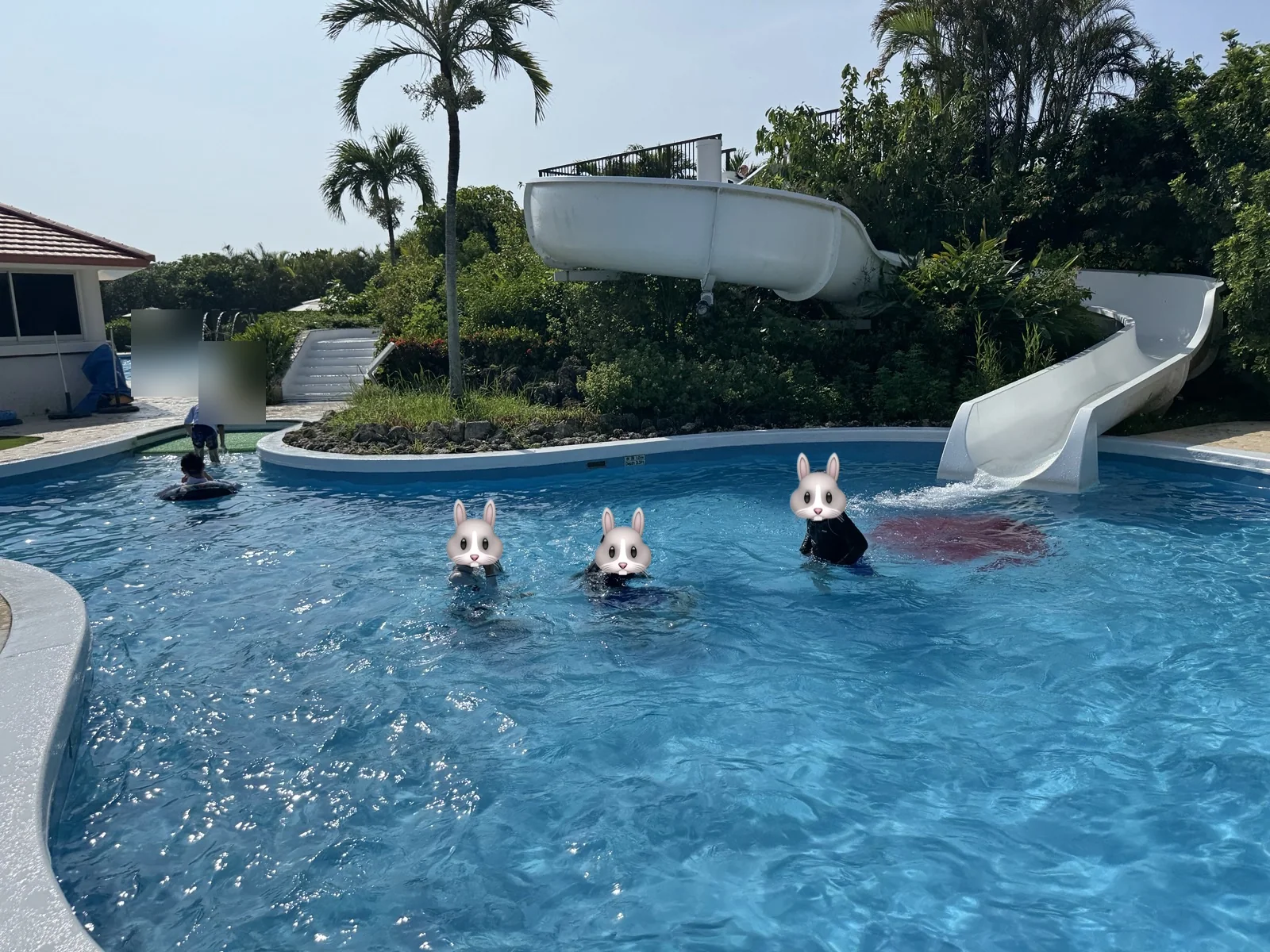 ANAインターコンチネンタル石垣リゾートのサンライズプールとウォータースライダー