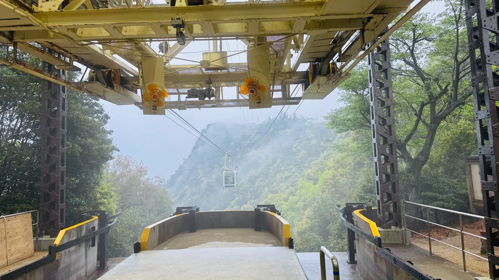 雨の弥山で利用した宮島ロープウエー