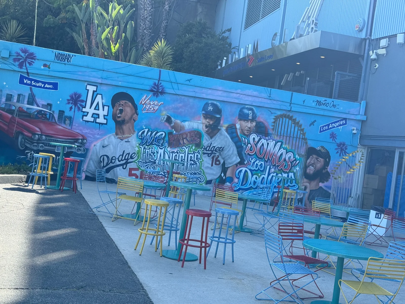 Pregame Tourで見たドジャース選手が描かれた球場内の壁画